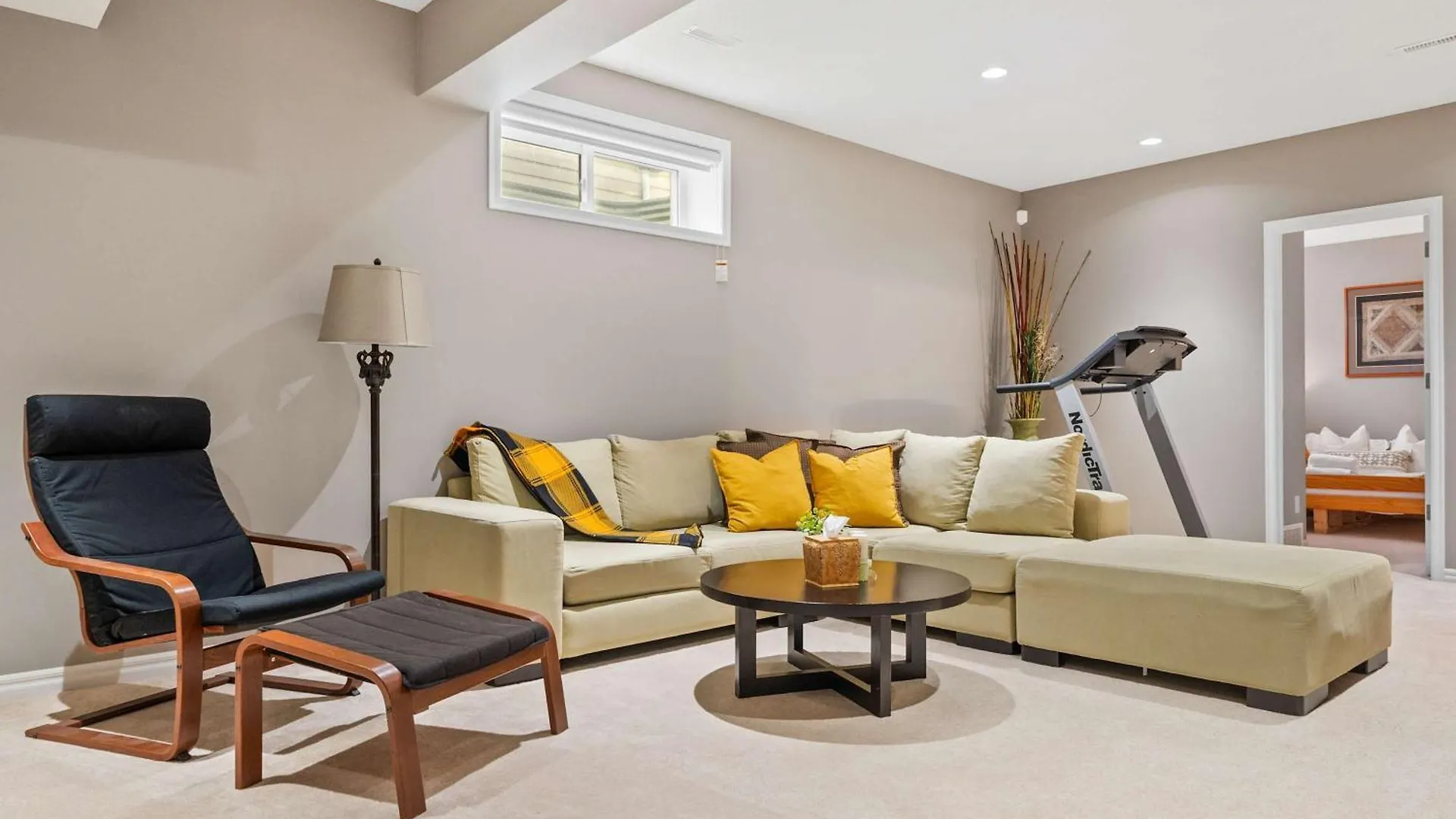 Ultimate Family Getaway- 4Br Oasis Near Airport With Free Banff Pass, Wine, Parking & Netflix! Villa YYC 0*,